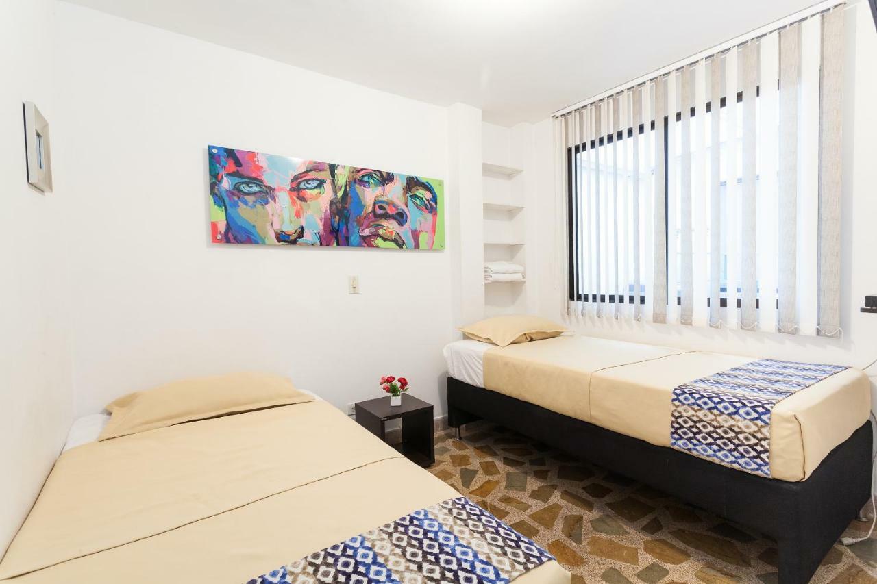 Apartamentos Amoblados Jg De La 70 Medellin Exterior photo